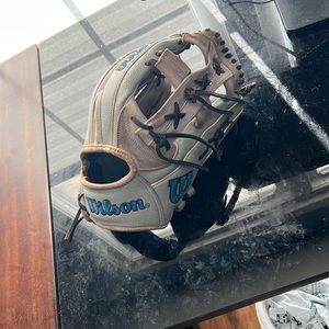 Custom Wilson Pro 1912 A2000 grey with blue logos size 12